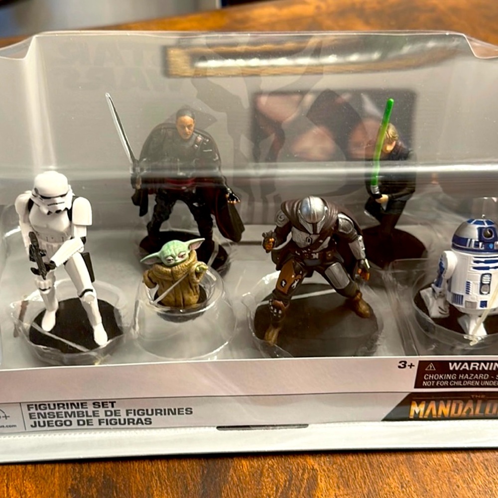 New Disney Parks Star Wars Mandalorian Figurine Set!